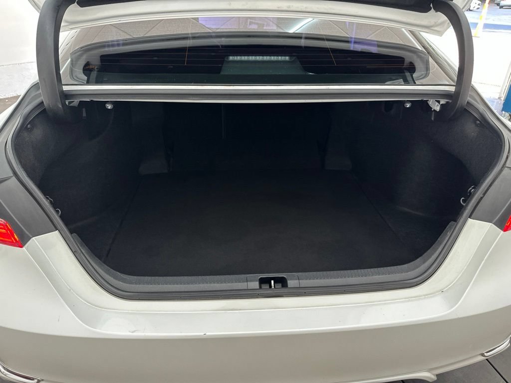 Used 2019 Toyota Camry XSE FWD image 29