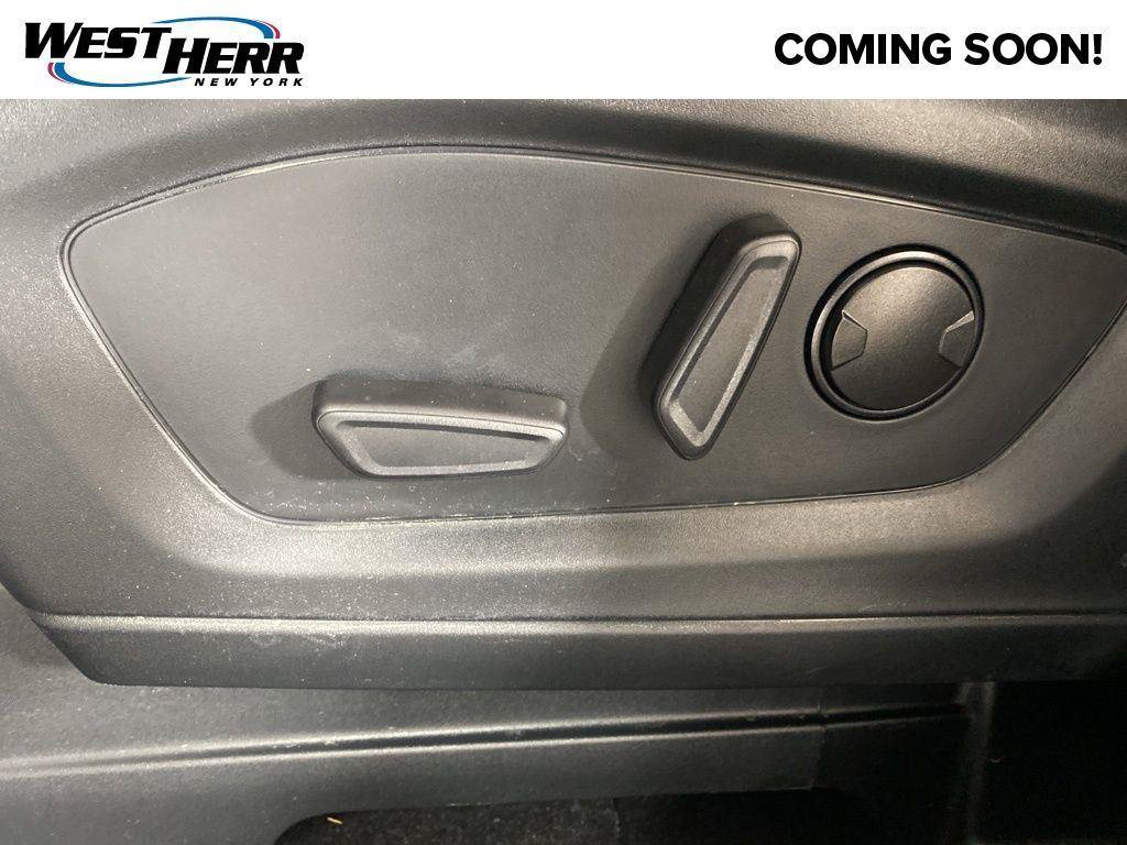 Used 2024 Ford Explorer XLT w/ Equipment Group 202A AWD/4WD image 17