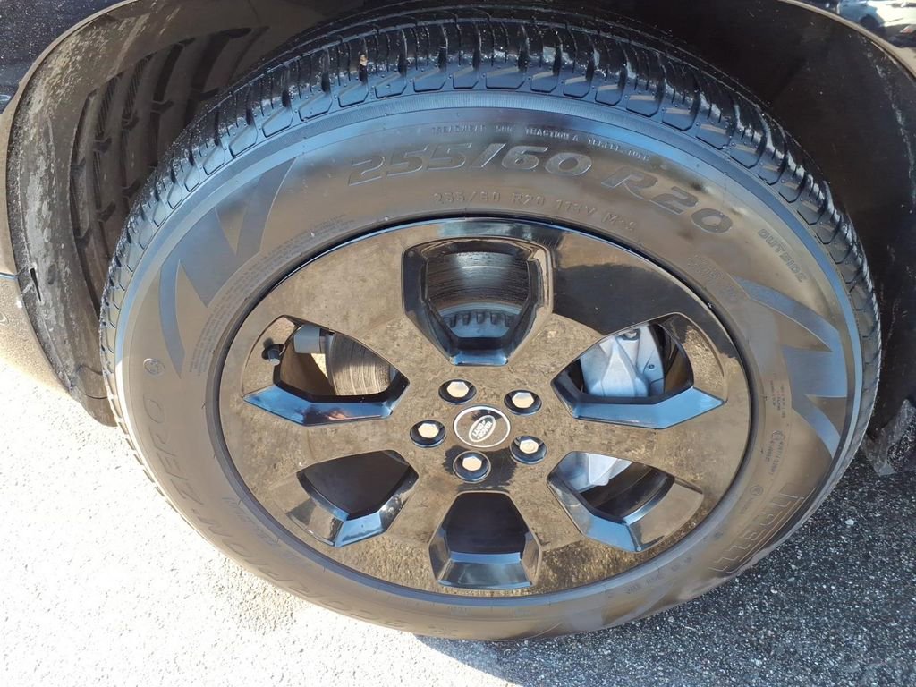 Used 2025 Land Rover Defender 110 X-Dynamic SE image 10