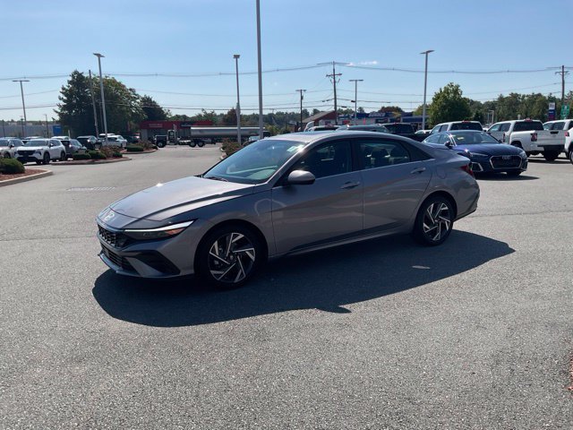 Used 2025 Hyundai Elantra SEL FWD image 1