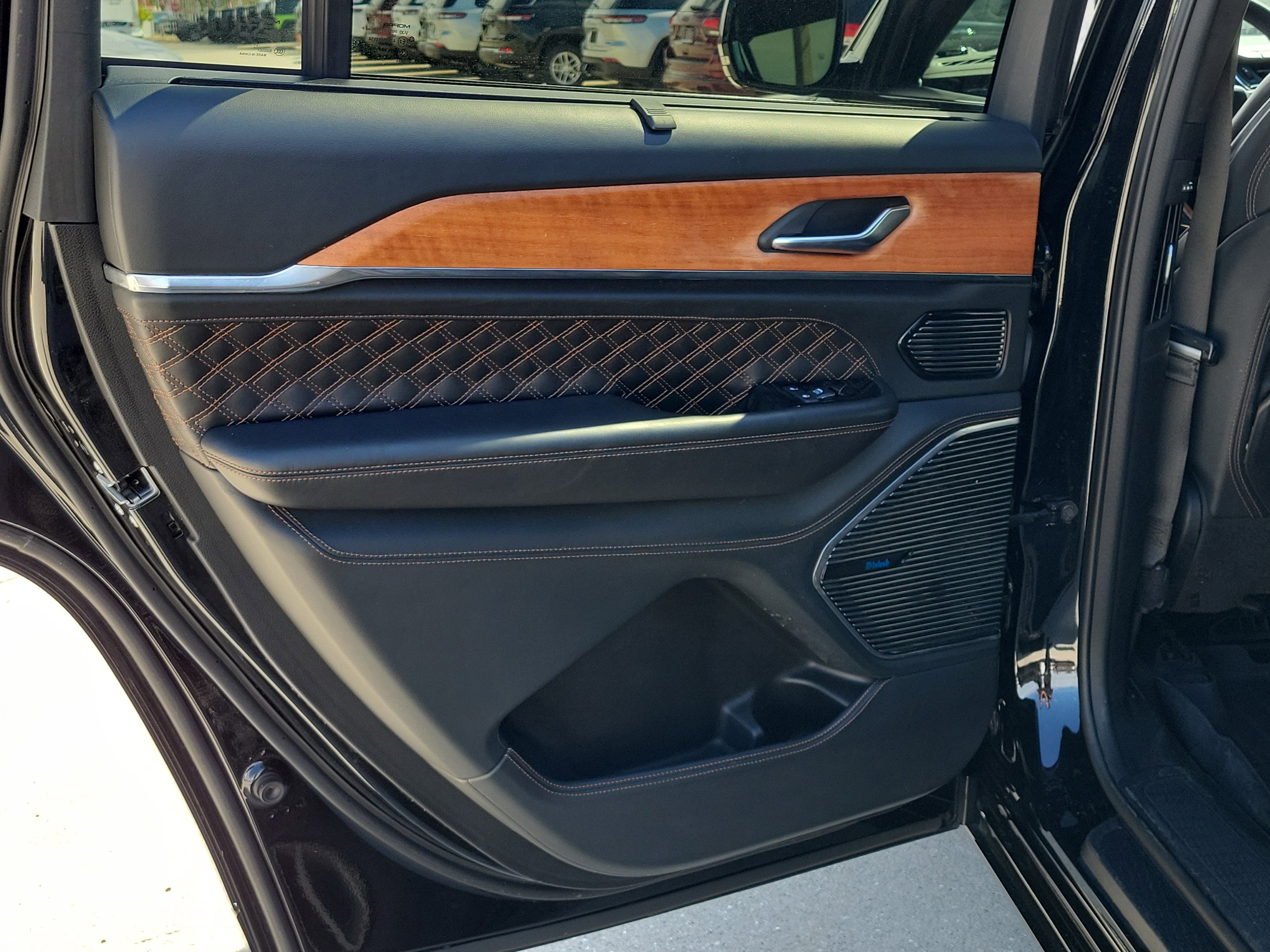 Used 2022 Jeep Grand Cherokee L Summit image 15