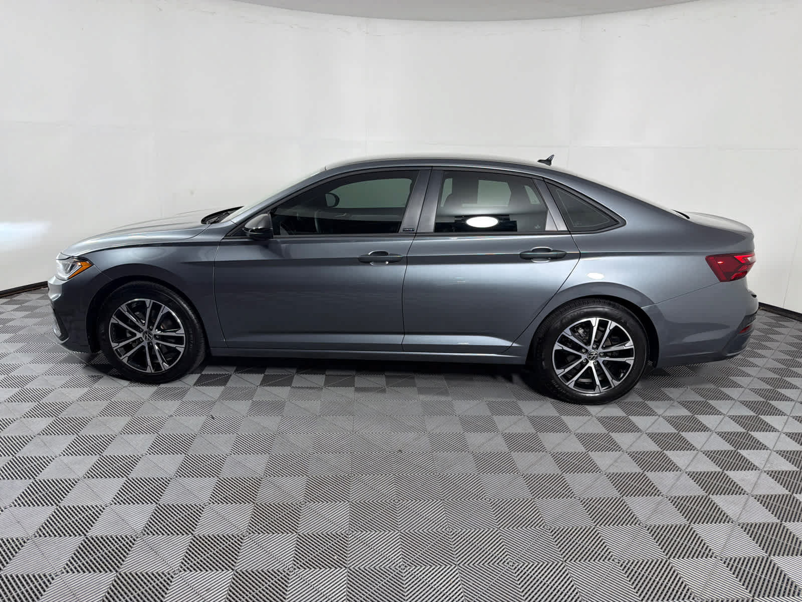 Used 2025 Volkswagen Jetta Sport FWD image 4