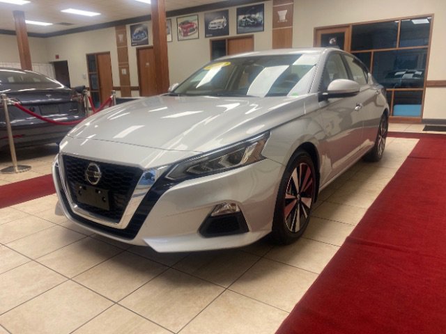 Used 2022 Nissan Altima 2.5 SV w/ SV Premium Package