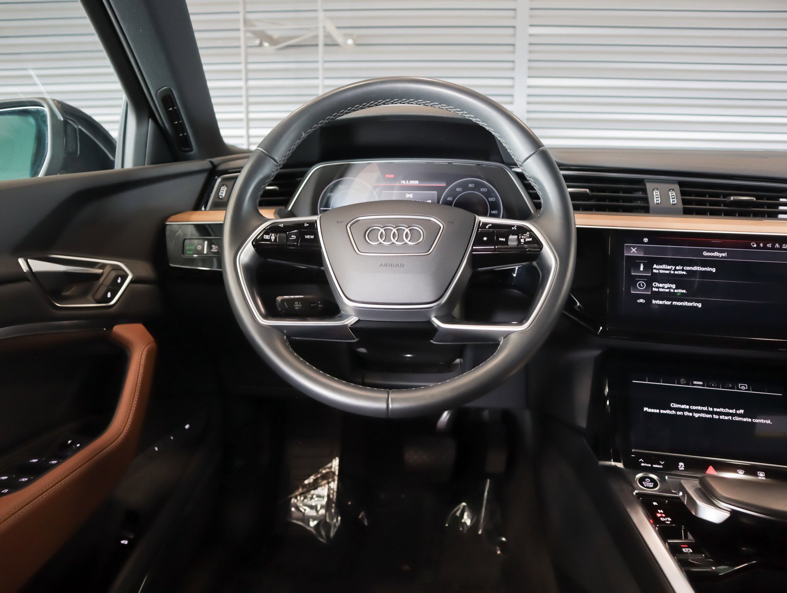Used 2024 Audi Q8 e-tron Premium Plus w/ Premium Plus Package image 18
