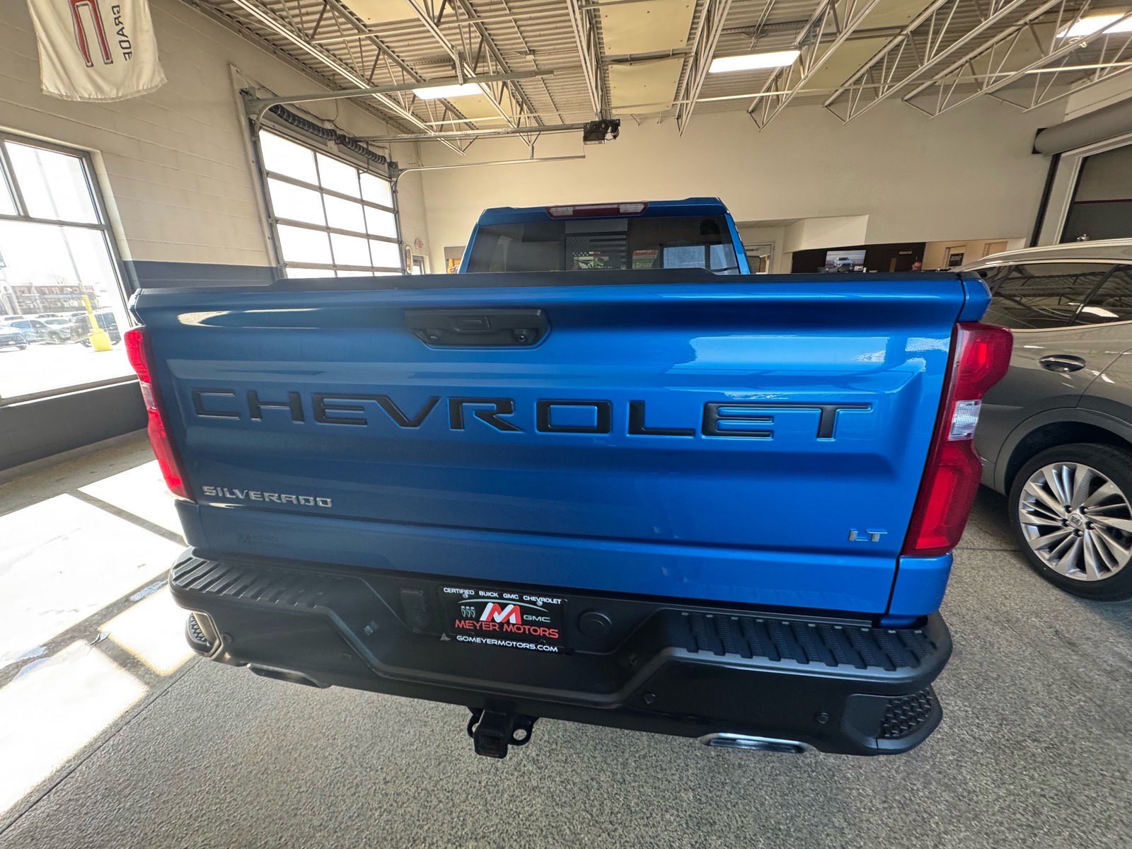 Used 2024 Chevrolet Silverado 1500 LT Trail Boss w/ LT Trail Boss Premium Package AWD/4WD image 6