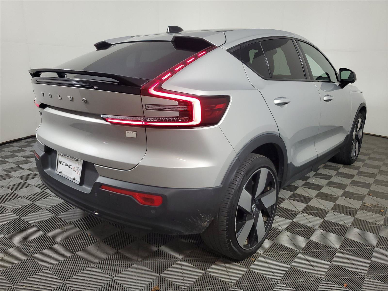 Certified 2024 Volvo C40 P8 Recharge Ultimate w/ Protection Package Premier RWD image 6