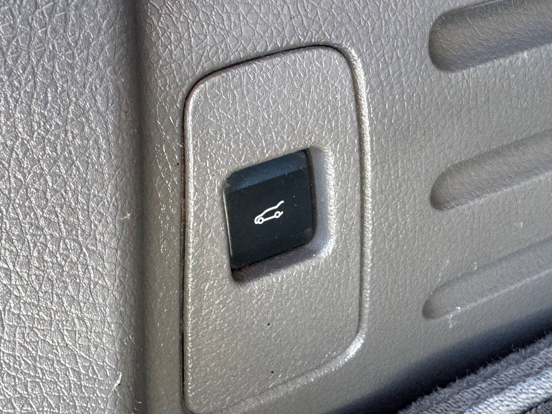 Used 2013 Ford Edge Limited w/ Driver Entry Pkg FWD image 11