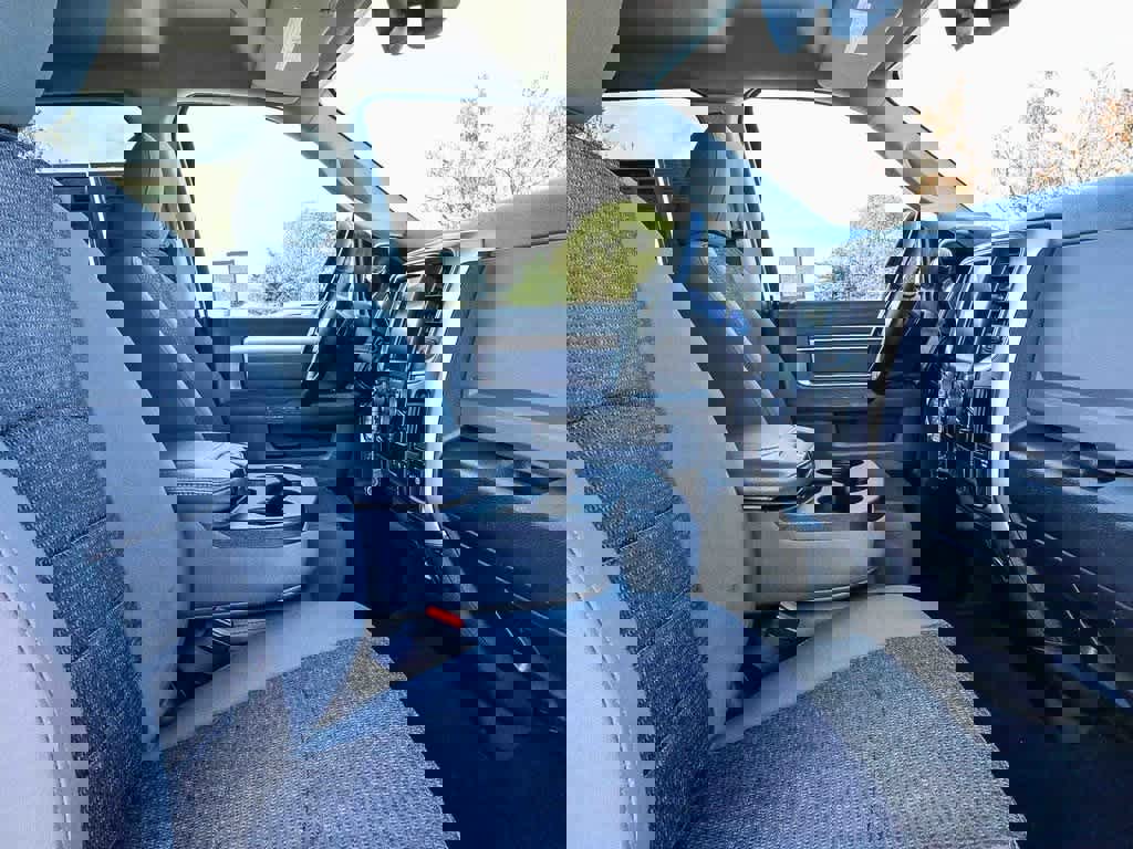 Used 2017 RAM 3500 SLT w/ Luxury Group image 26