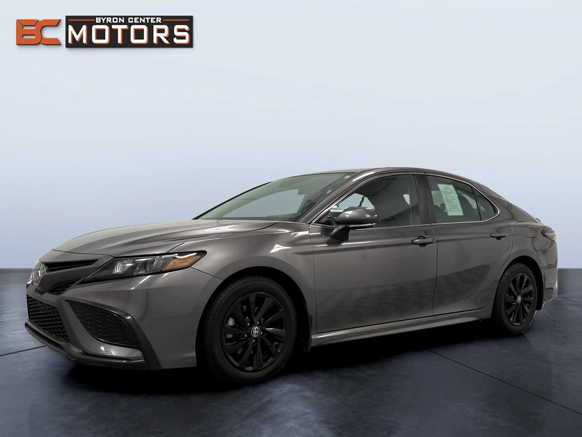Used 2024 Toyota Camry SE AWD/4WD image 2
