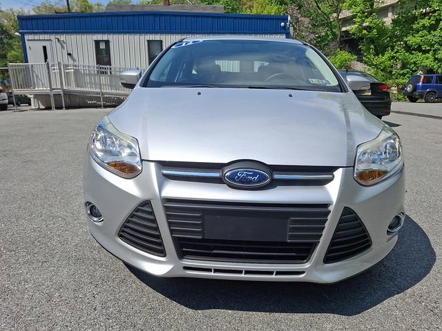Used 2012 Ford Focus SE w/ SE Winter Pkg FWD image 4