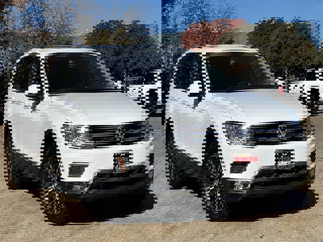 Used 2018 Volkswagen Tiguan SEL image 2