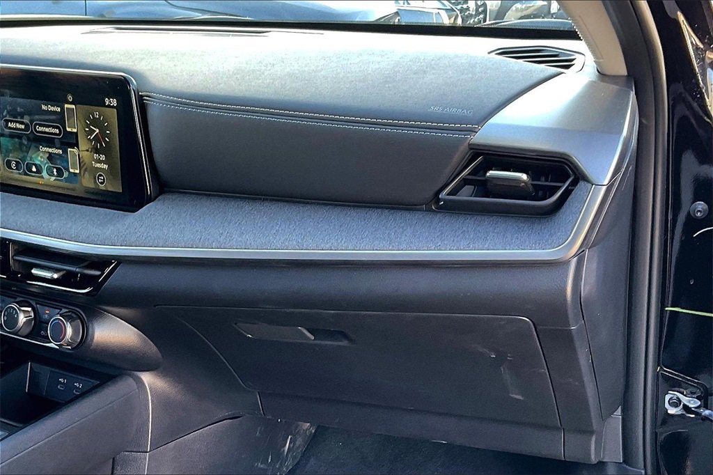 Used 2025 Nissan Kicks SV image 15