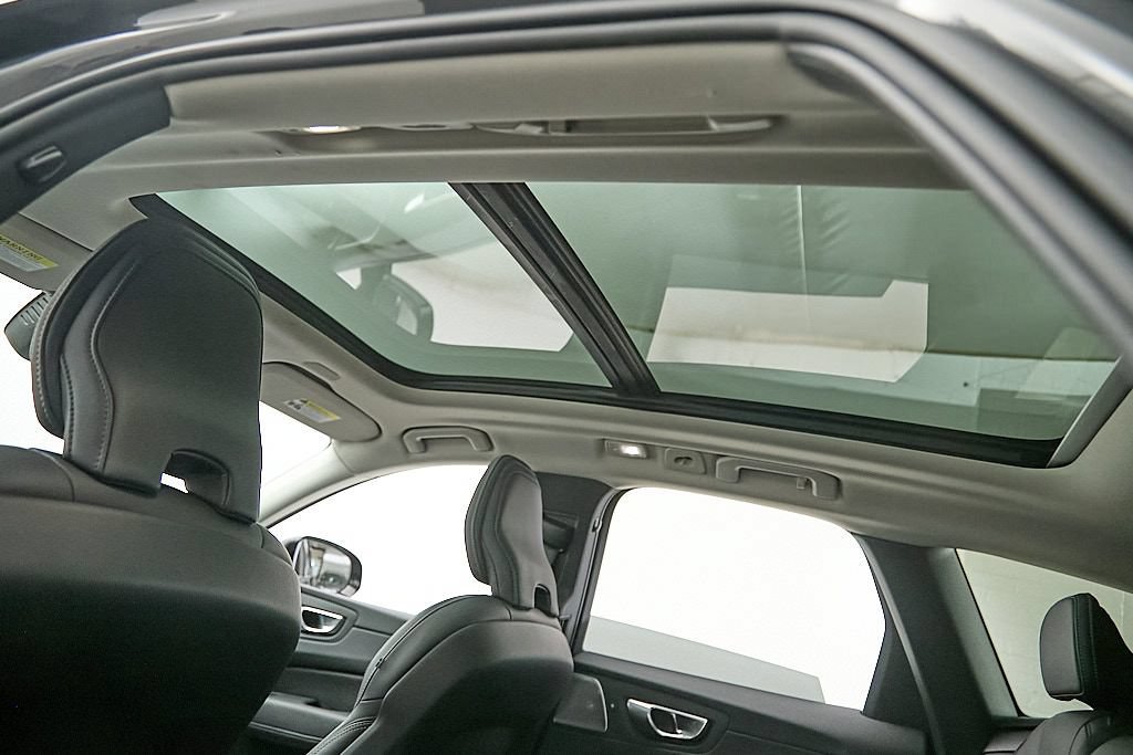 Certified 2024 Volvo XC60 B5 Ultimate w/ Climate Package AWD/4WD image 24