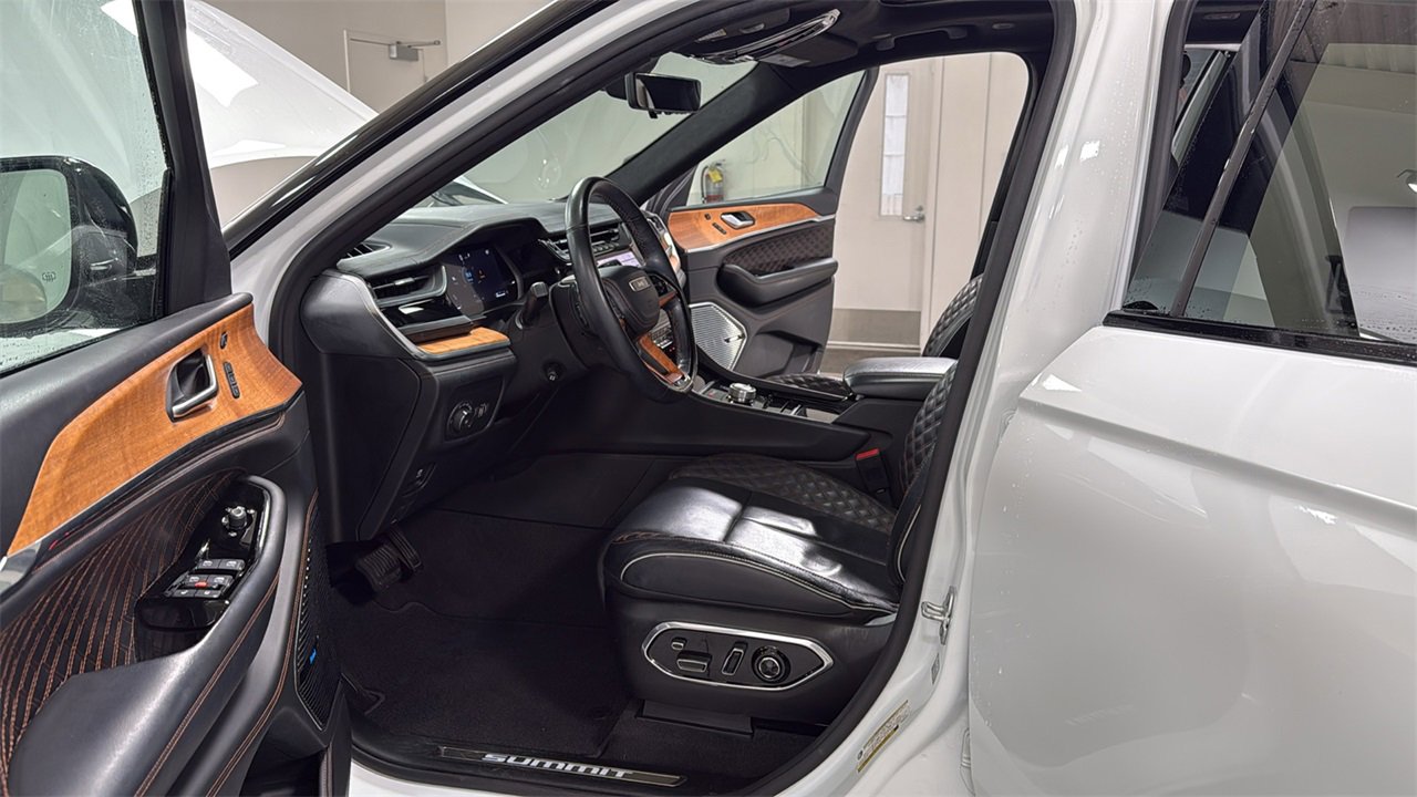 Used 2022 Jeep Grand Cherokee Summit image 12