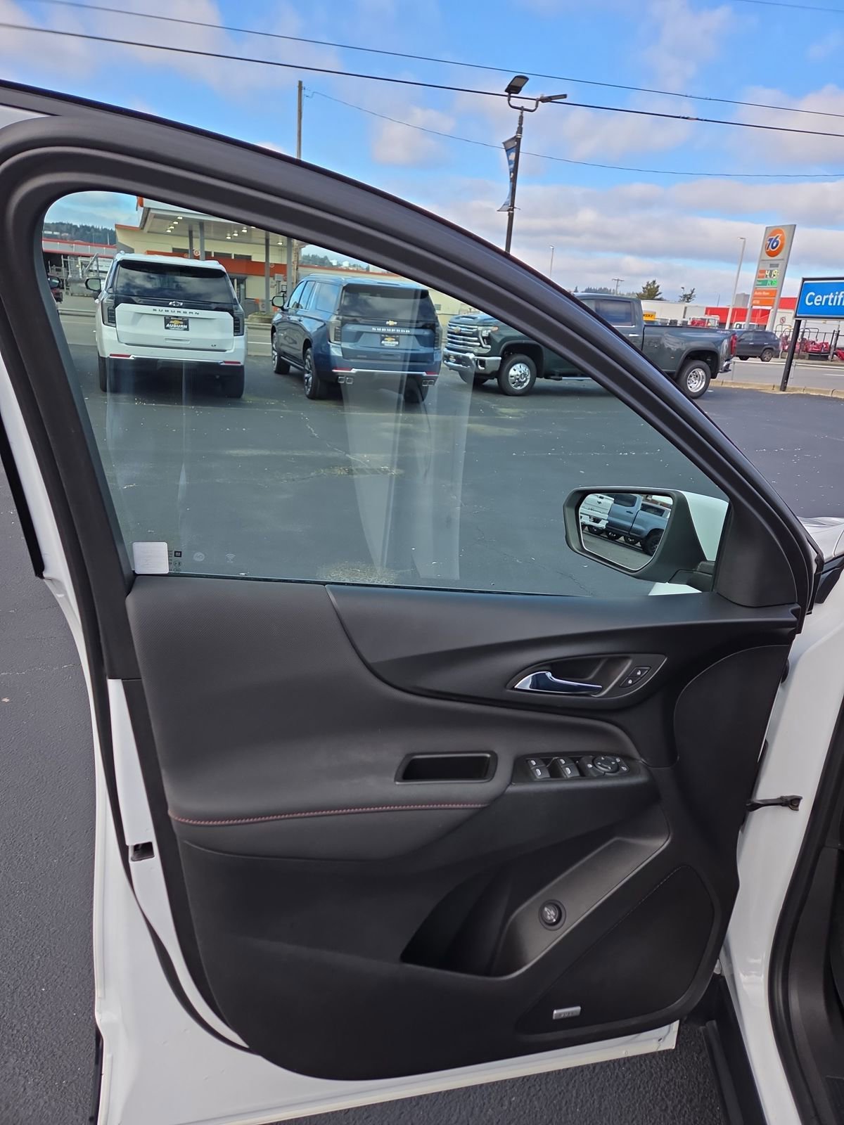 Used 2022 Chevrolet Equinox RS w/ RS Leather Package image 10