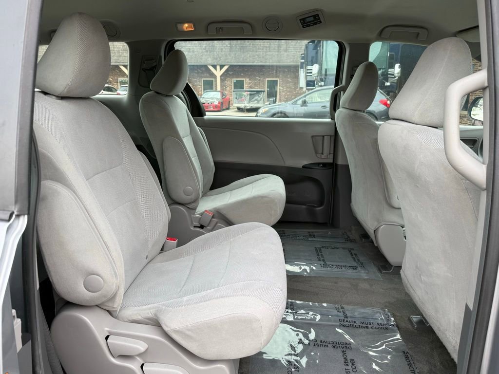 Used 2017 Toyota Sienna L FWD image 21