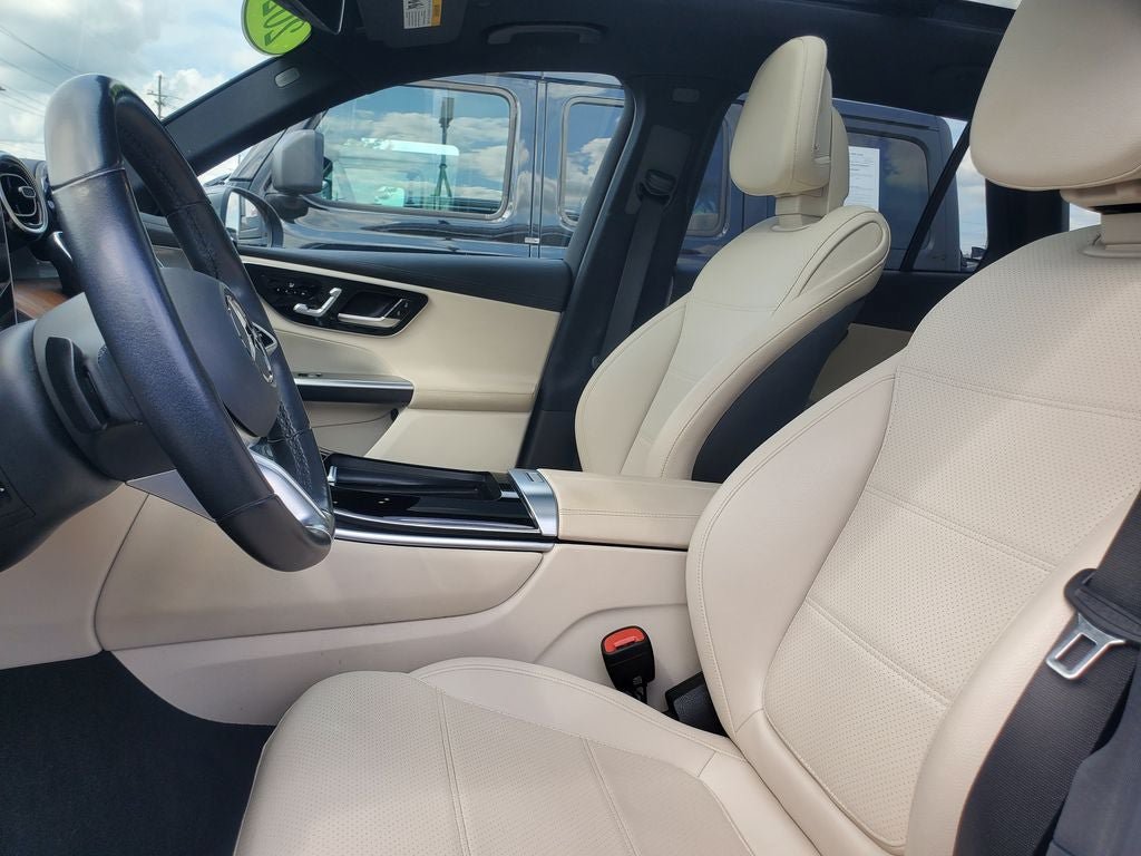 Used 2023 Mercedes-Benz GLC 300 4MATIC image 5