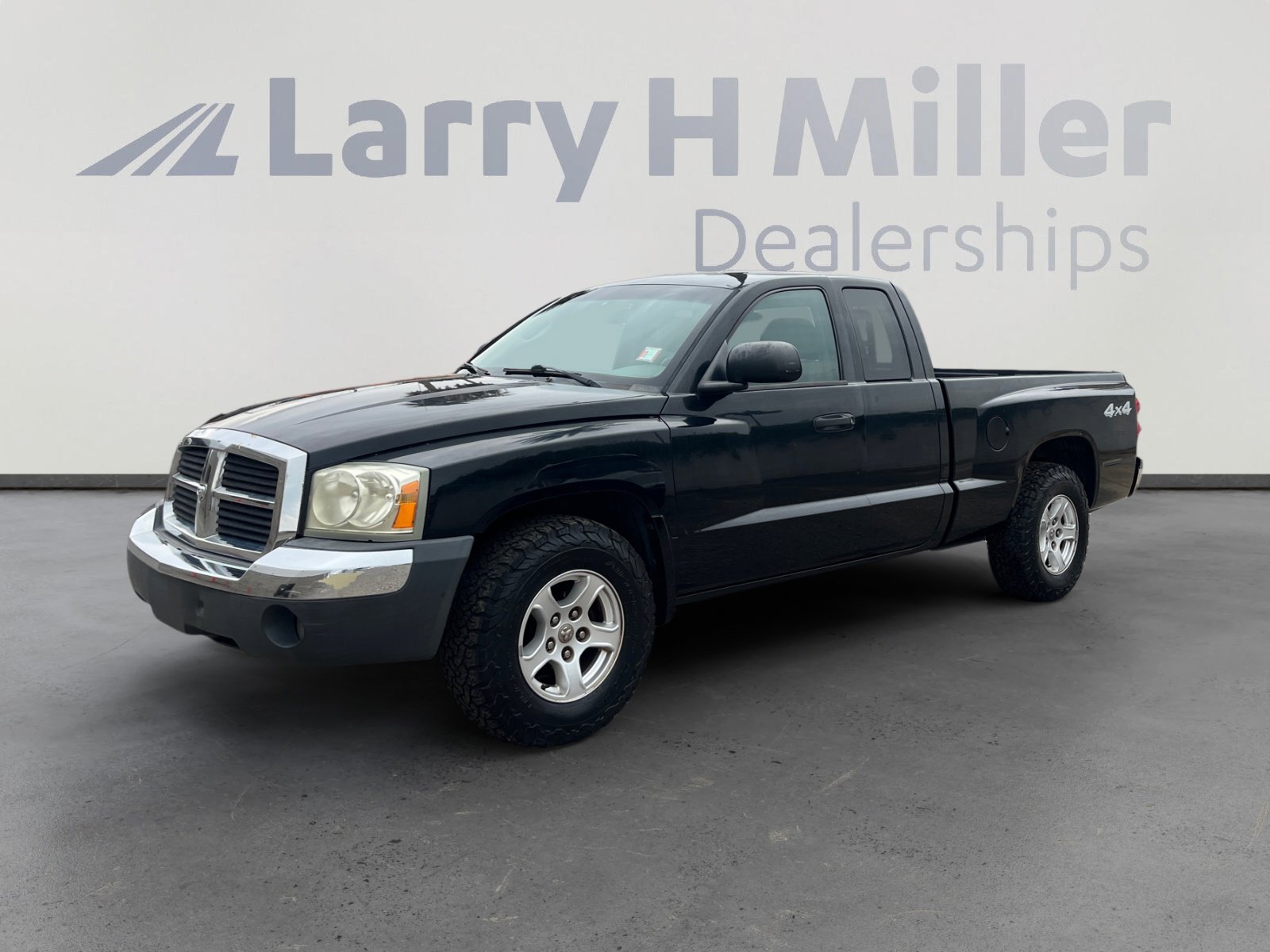 Used 2005 Dodge Dakota SLT image 1