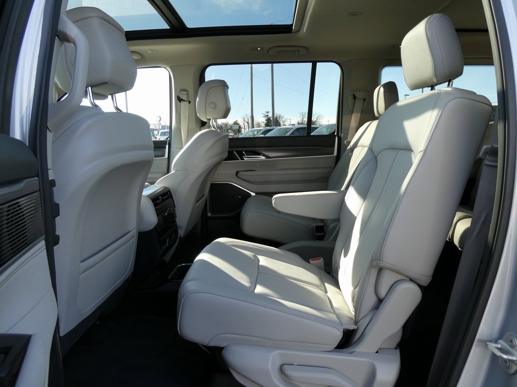 Used 2024 Jeep Wagoneer Series II w/ Premium Group I image 20