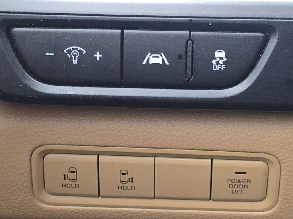 Used 2023 Kia Carnival LX FWD image 28