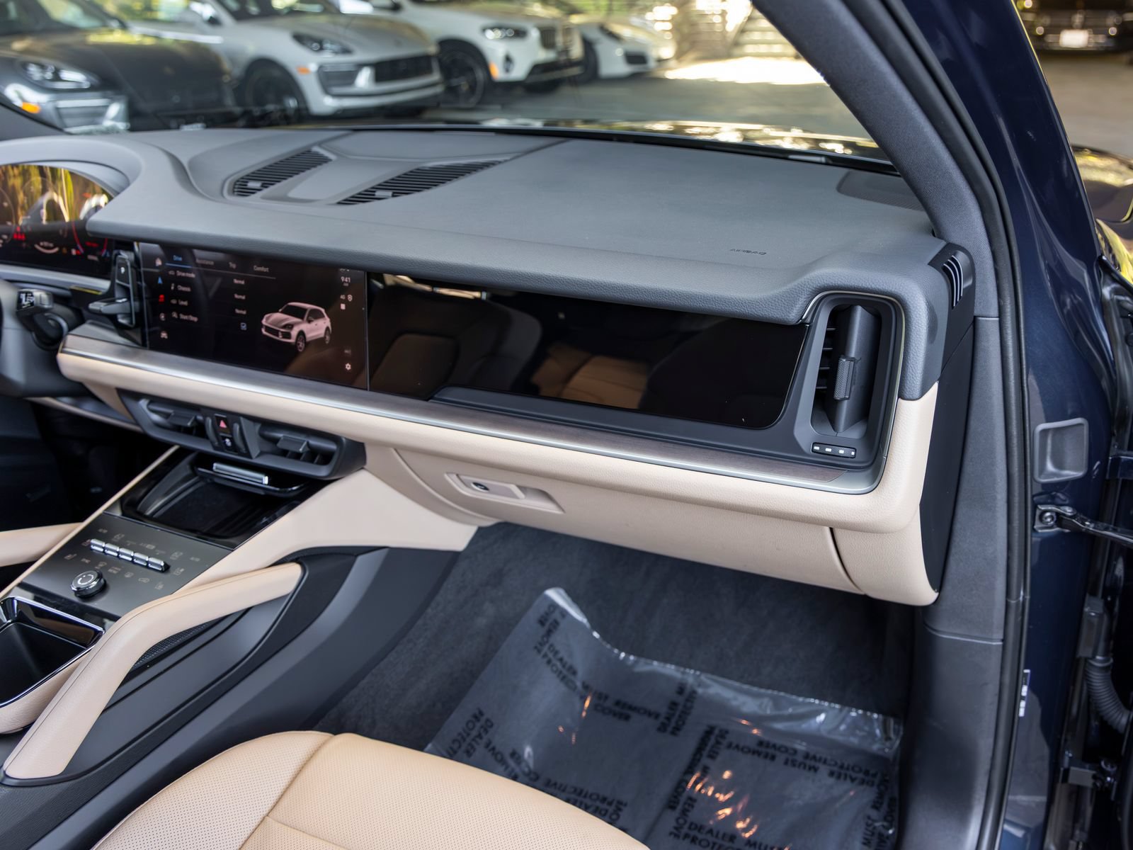 Certified 2025 Porsche Cayenne AWD/4WD image 65