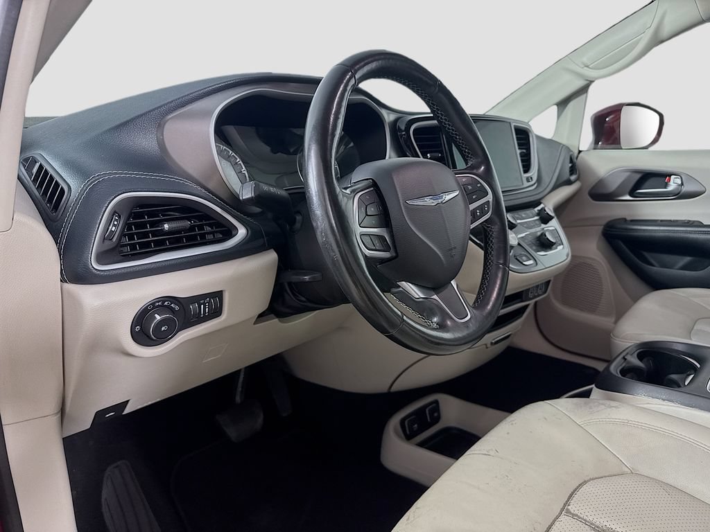 Used 2021 Chrysler Pacifica Touring-L w/ Premium & Safety Sphere Group FWD image 10