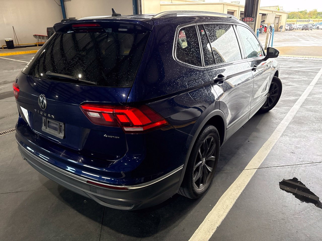 Used 2023 Volkswagen Tiguan SE AWD/4WD image 11