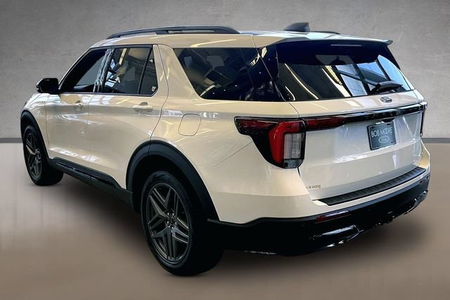 New 2026 Ford Explorer ST-Line w/ ST-Line Street Pack AWD/4WD image 3