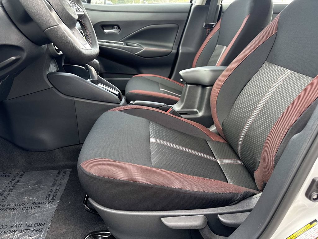 New 2025 Nissan Versa SR w/ Trunk Package FWD image 17