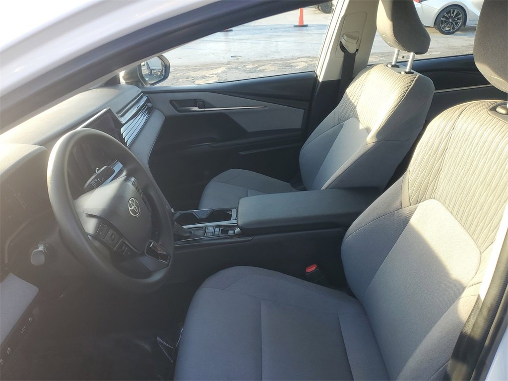 Used 2025 Toyota Camry LE image 14