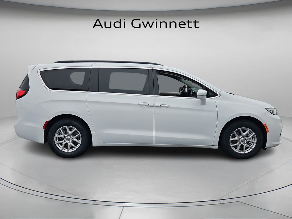 Used 2022 Chrysler Pacifica Touring-L image 4