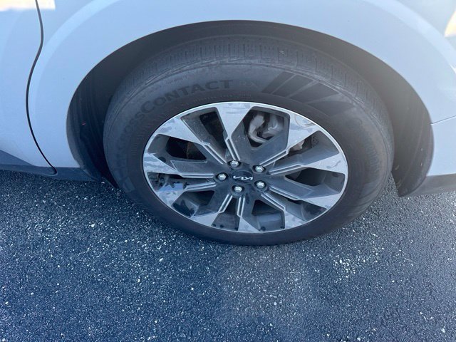 Used 2024 Kia Carnival EX FWD image 7