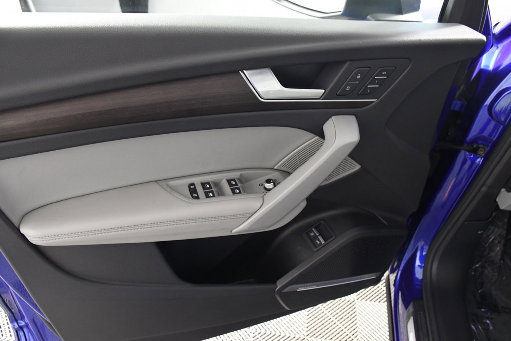 Used 2024 Audi Q5 e Prestige w/ Prestige Package image 14