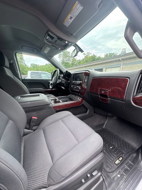 Used 2018 Chevrolet Silverado 1500 LT w/ All Star Edition AWD/4WD image 4