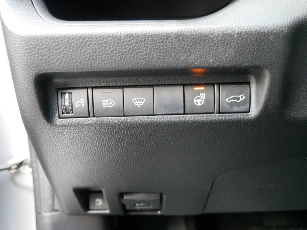 Used 2020 Toyota RAV4 XSE AWD/4WD image 18