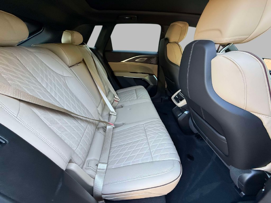 Used 2025 Cadillac Lyriq Sport w/ Nappa Leather Package AWD/4WD image 16