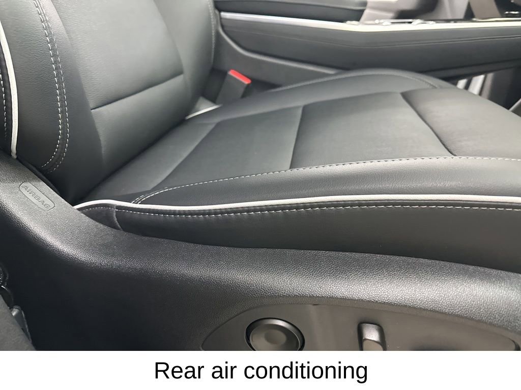 Used 2025 Buick Enclave Preferred image 21