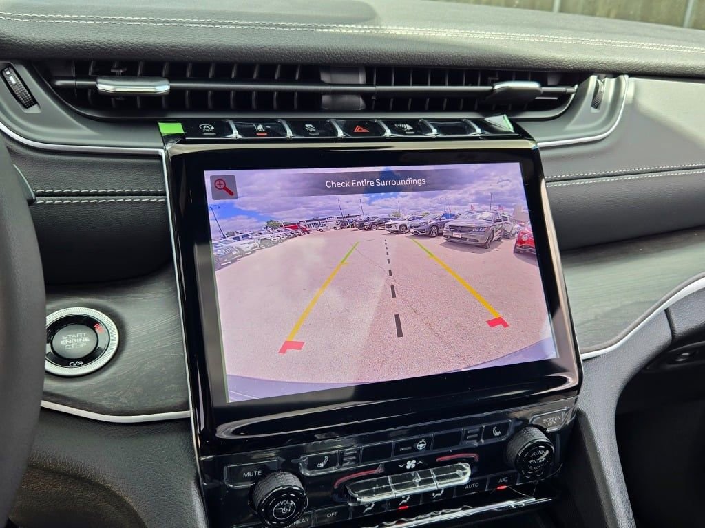 New 2025 Jeep Grand Cherokee Limited image 25