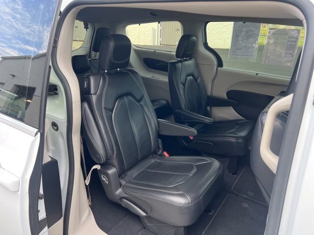 Used 2022 Chrysler Pacifica Touring-L FWD image 24