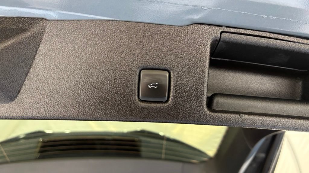 Used 2025 Ford Escape ST-Line Select AWD/4WD image 5