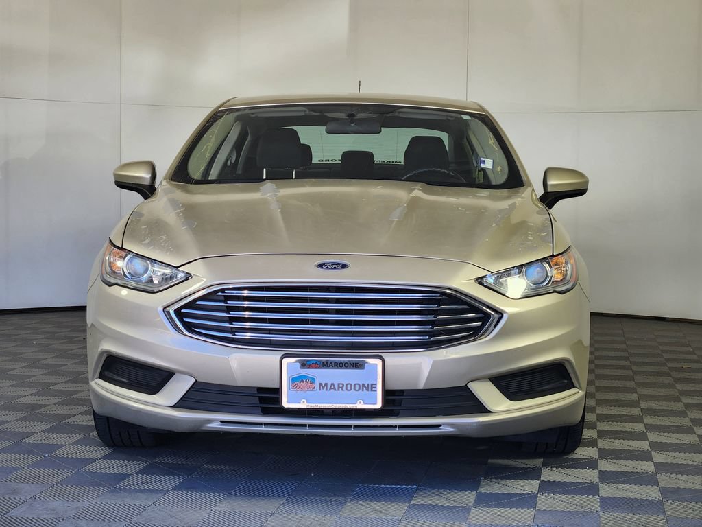 Used 2017 Ford Fusion SE FWD image 2