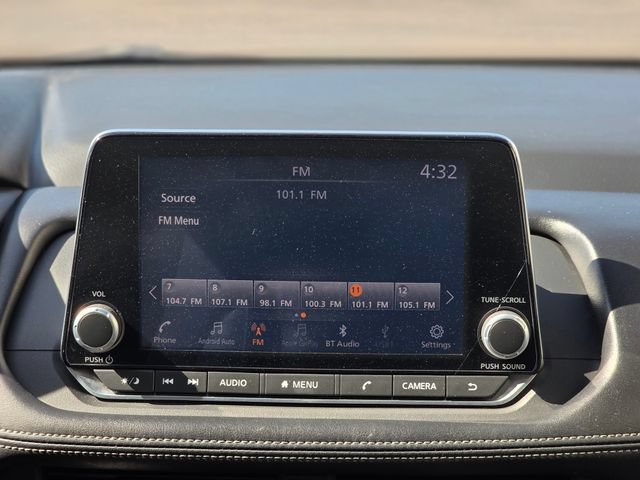 Used 2024 Nissan Rogue S AWD/4WD image 18