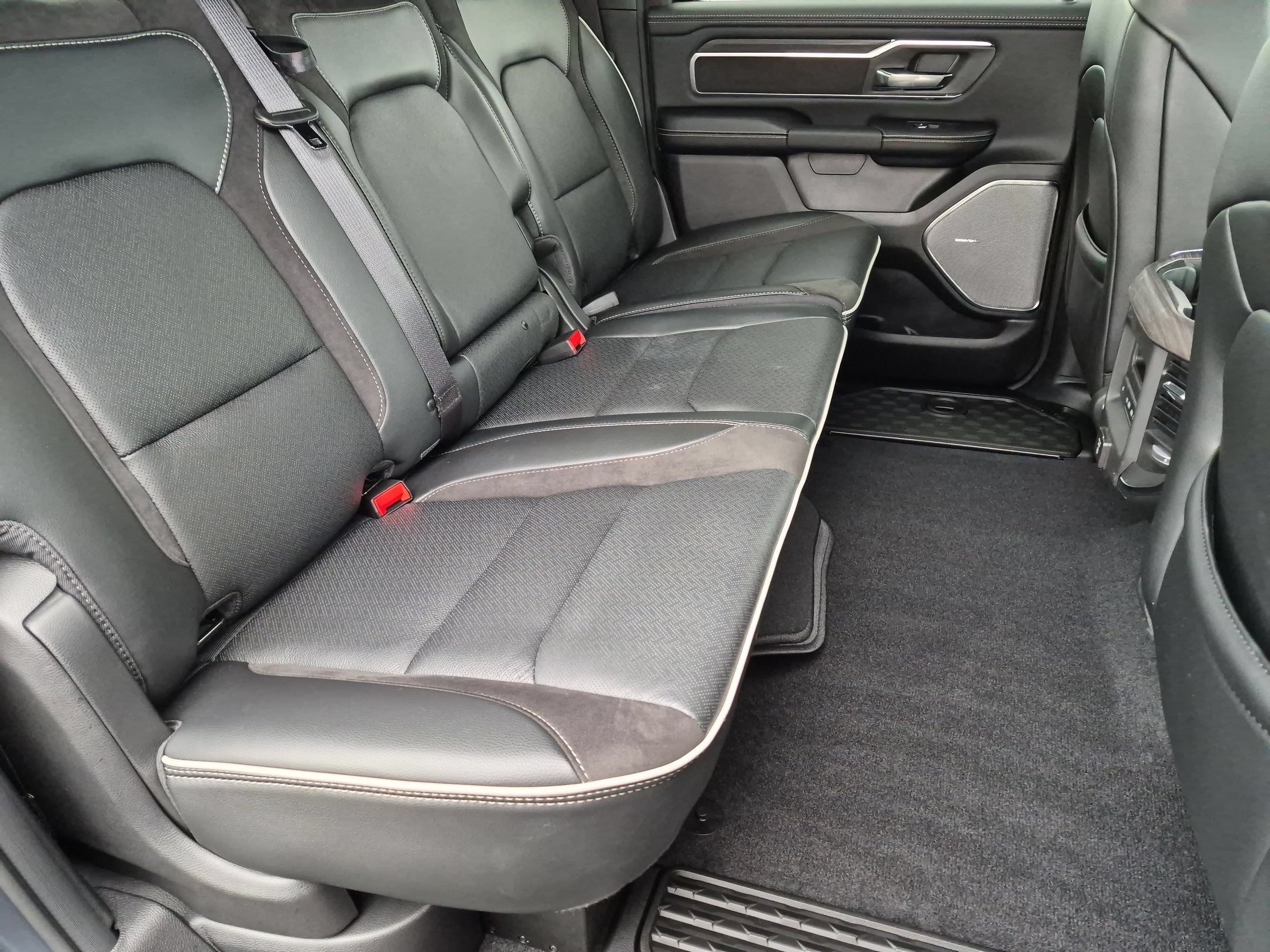 Used 2026 RAM 1500 Laramie AWD/4WD image 27