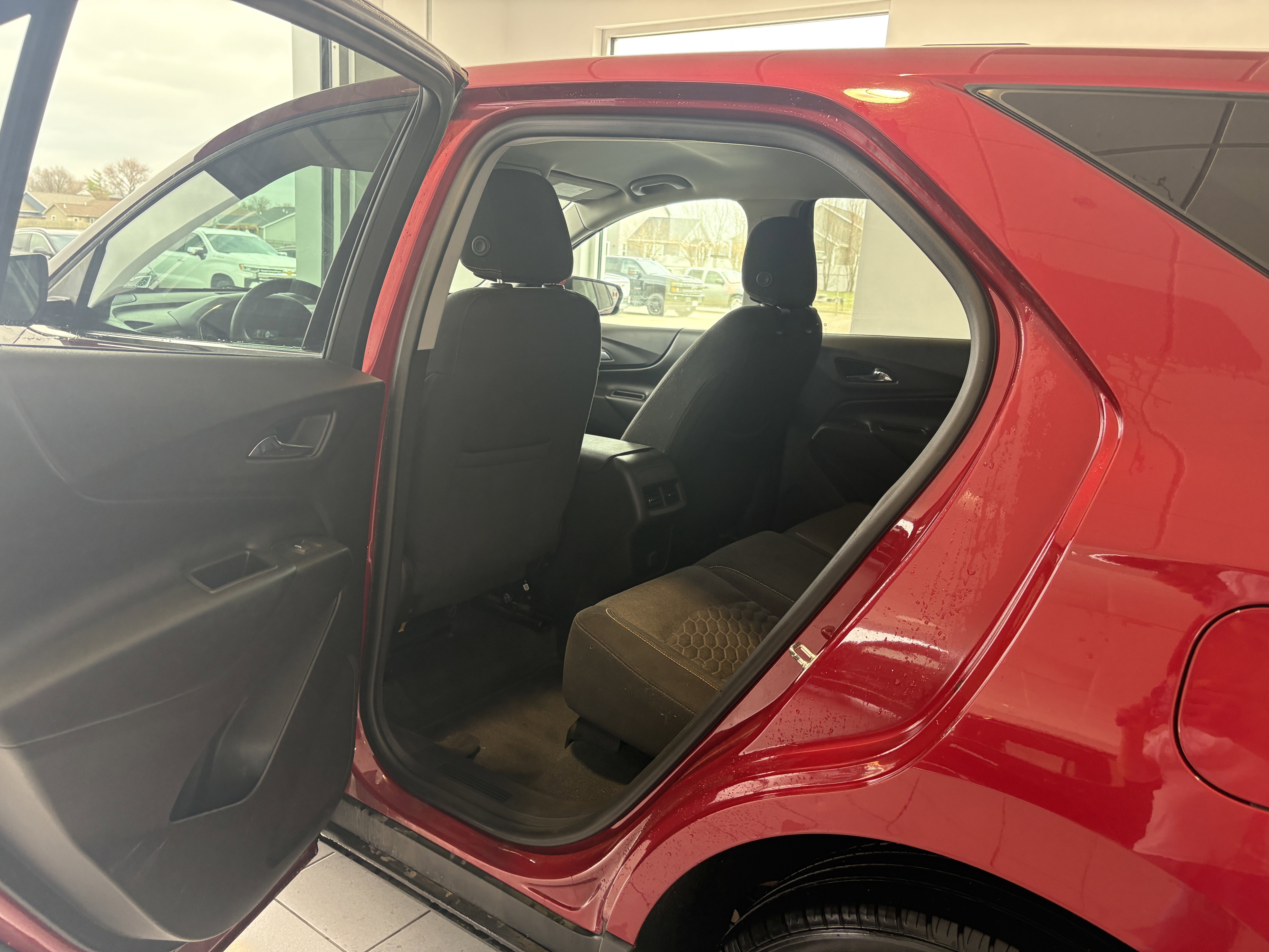 Used 2018 Chevrolet Equinox LT image 18