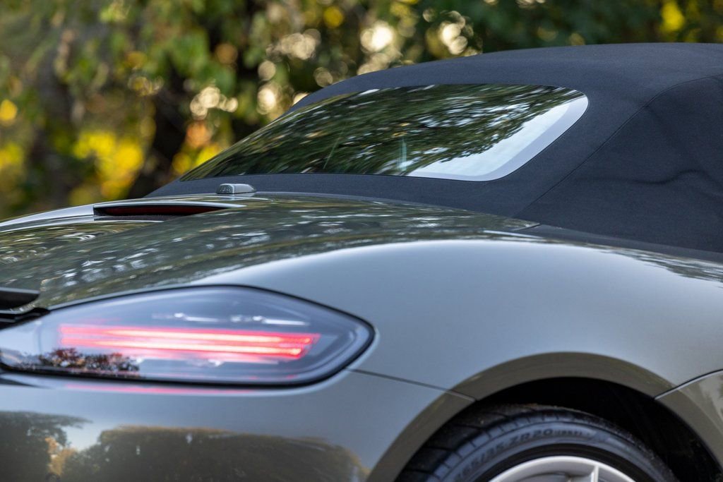 Used 2021 Porsche 718 Boxster Base w/ Premium Package image 41