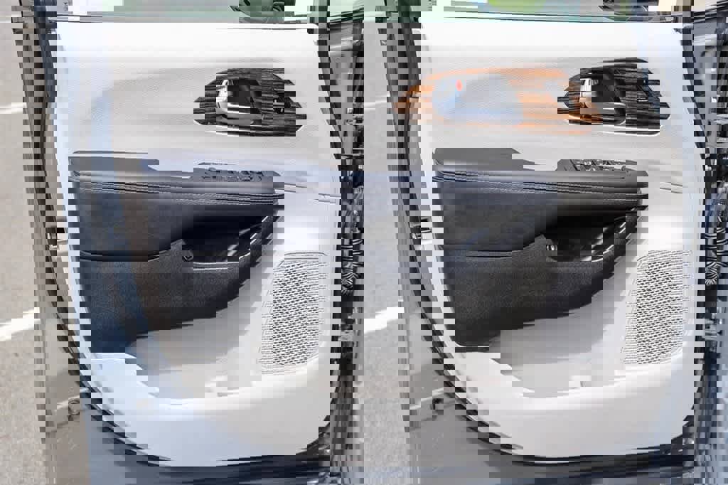 New 2023 Chrysler Pacifica Limited image 22