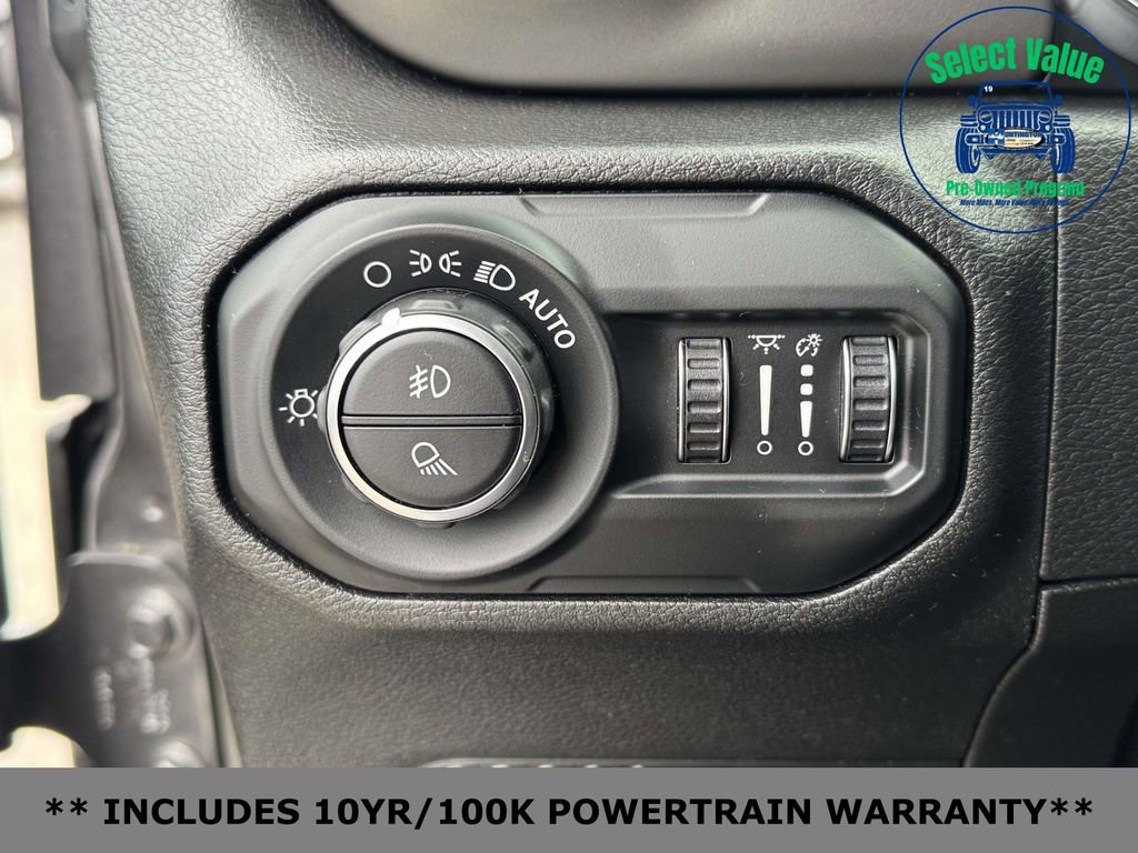 Used 2021 Jeep Gladiator Willys image 17