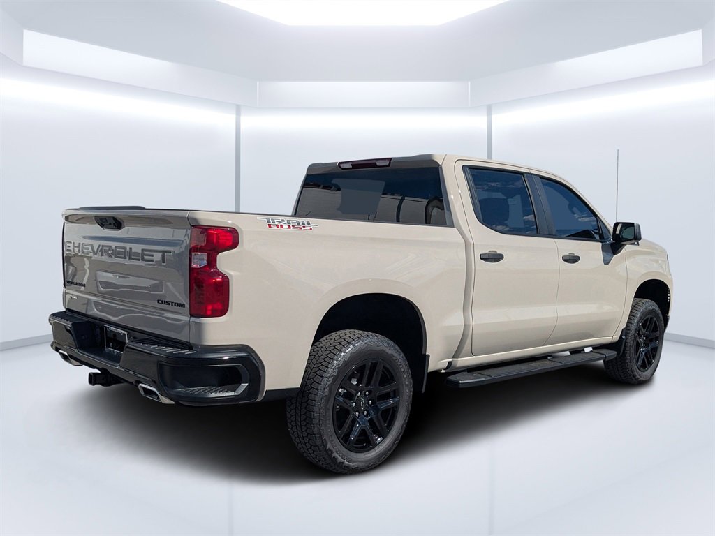 Used 2026 Chevrolet Silverado 1500 Custom Trail Boss w/ LPO, Dark Essentials Package image 4