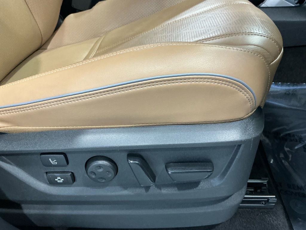 Used 2025 INFINITI QX80 Sensory image 23