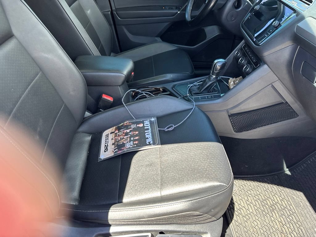 Used 2018 Volkswagen Tiguan SE w/ Panoramic Sunroof Package FWD image 13